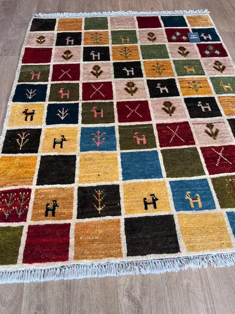 Gabbeh 130 x 100 cm. £520-5