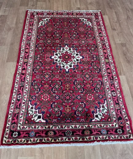 Small Hosseinabad 170 x 106 cm. £ 720 (4)