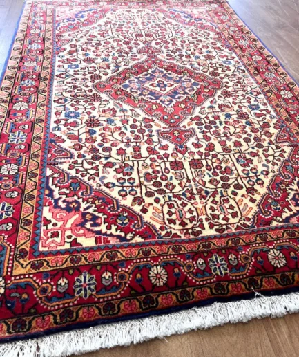 Small Jozan. 157 x 106 cm. £1’050 (4)