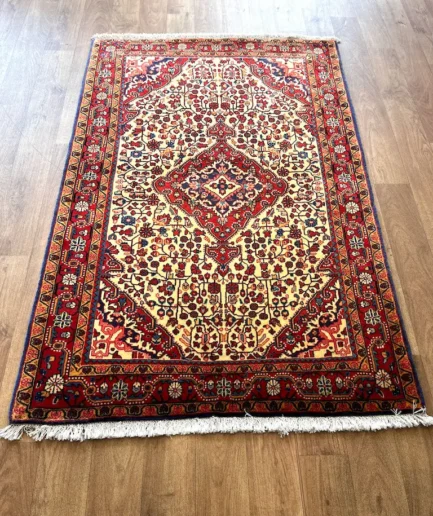 Small Jozan. 157 x 106 cm. £1’050 (5)