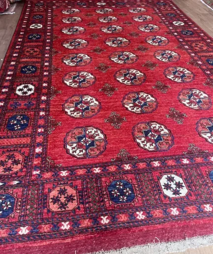 Large Erasri. 298 x 193 cm. £ 2150 (4)